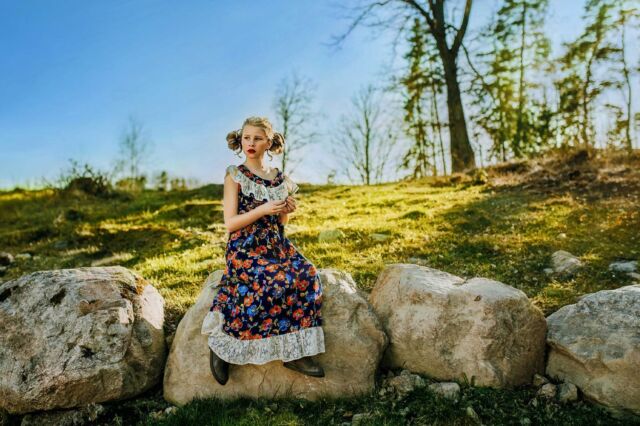 Älskar våren och alla vackra färger 🌺🌸🌼🌳🌹🌻🌿 nästan som en scen ur en film 🎥 

_______________________________
I love the spring and all the beautiful colors 🌺🌸🌼🌳🌹🌻🌿 almost like a scene from a movie 🎥 
#barnfotografering #barnfotograf #fjardsater #fotograffjardsater #barnfotografstockholm #barnmode #barnstyling #viföräldrar #barnfotografåkersberga #kidsfashion #kidsphotoshoot #kidsstyling #likeamovie
#barnfotografering #barnmode #fotografåkersberga #fotografistockholm #vimedbarn #kidsstyling #kidsphoto #kidsphotographer