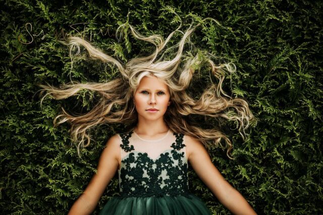 Älskar den här typen av dramatisk redigering. Ester är bara 11 år och poserar som ett proffs framför kameran 📸

____________________________
I love this type of dramatic editing. Ester is only 11 y/o and is a proper pro in front of the camera 📸
#fjardsater #redigering #grönklänning #barnfotograf_fjardsater #fotograffjardsater #barnfotografering #barnsminkning #barnfotografistockholm #barnfotografåkersberga #barnmode #vimedbarn #barnstyling #kidsmakeup #viföräldrar #kidsfashion #kidsphotoshoot #kidsphotography #editing #kidsstyling #greendress